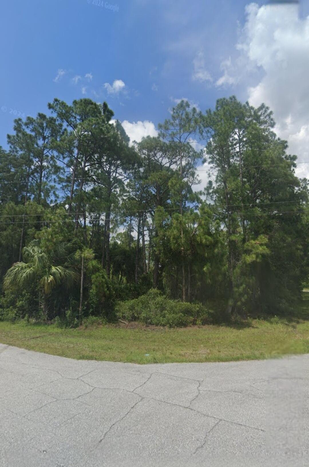 Image 1: Intersection of Renault Circle and Macco Lane