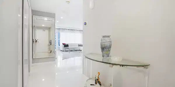 Image 3: entry