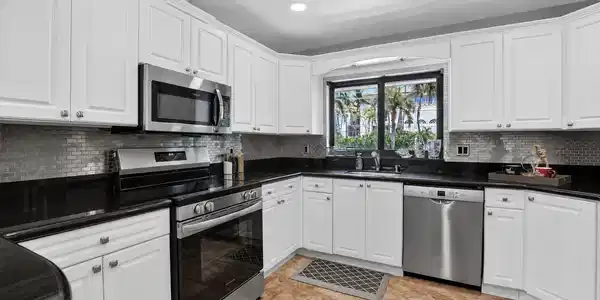Image 2: 02 Kitchen
