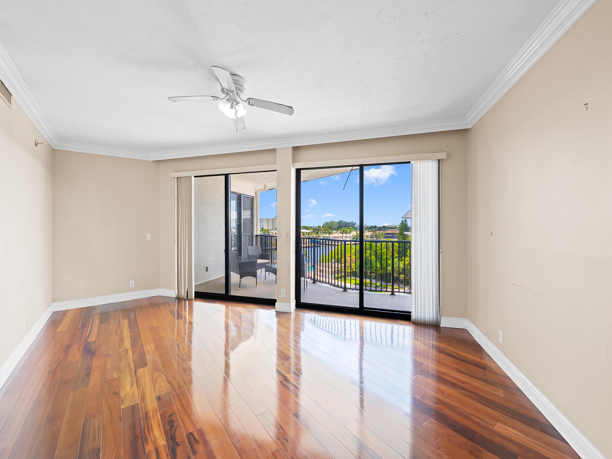 Image 3: Living Room