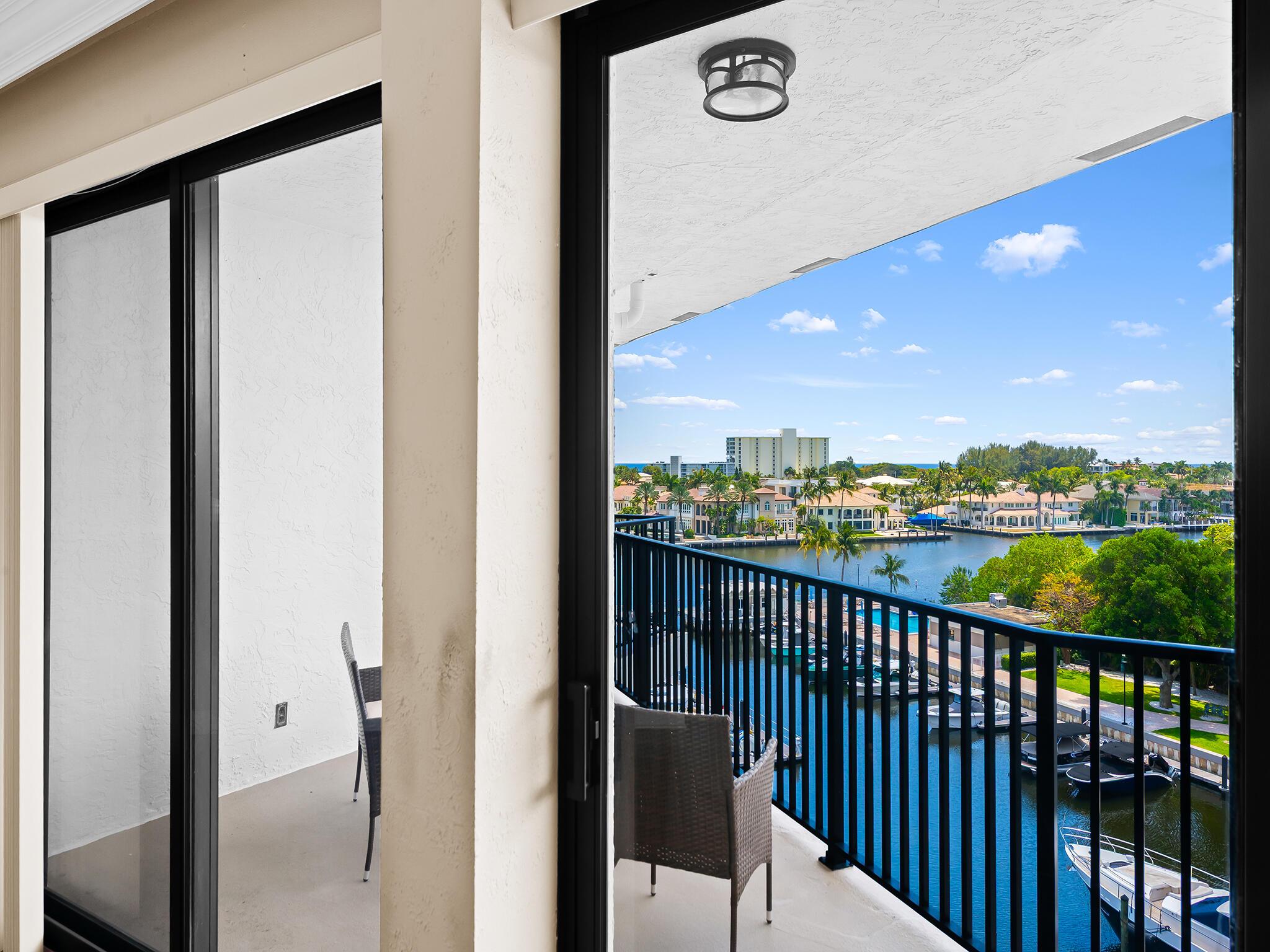 Image 4: Living Room View
