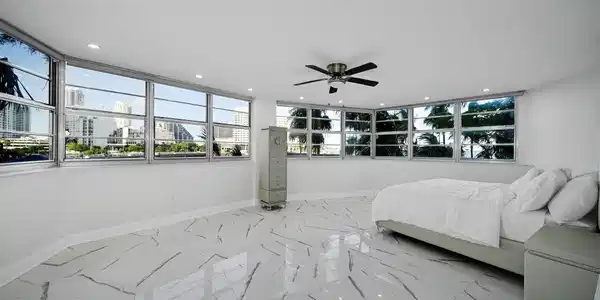 905 Brickell Bay Dr