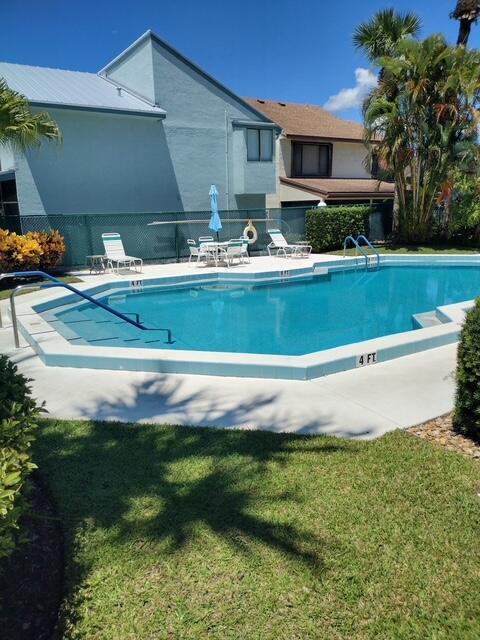 Image 4: Pool