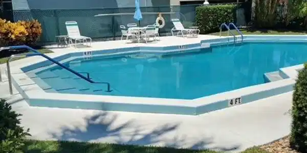 Image 4: Pool