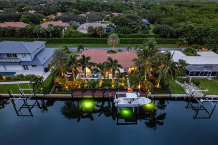 8884 SE Pelican Island Way