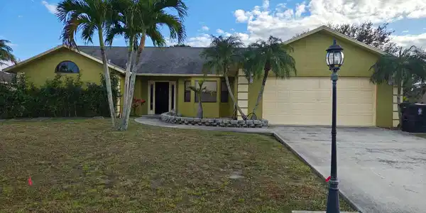 222 SW Fairchild Avenue