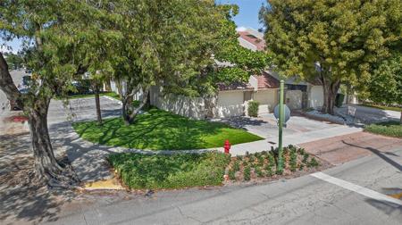 210 Washingtonia Avenue