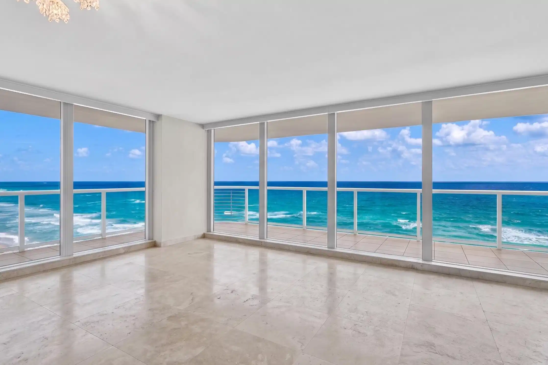 Image 1: Living Room - endless horizon