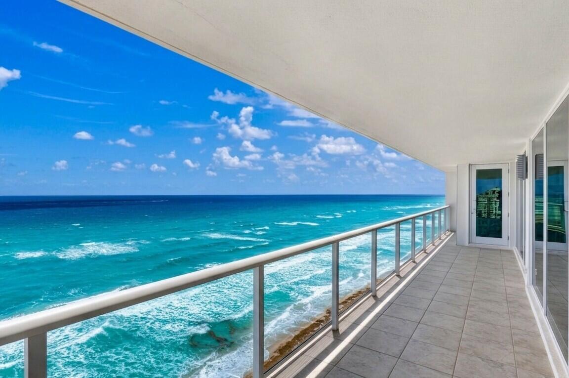 Image 3: Wrap around balcony