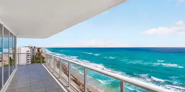 Image 4: Wrap around balcony
