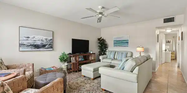 Image 4: living room and hallway