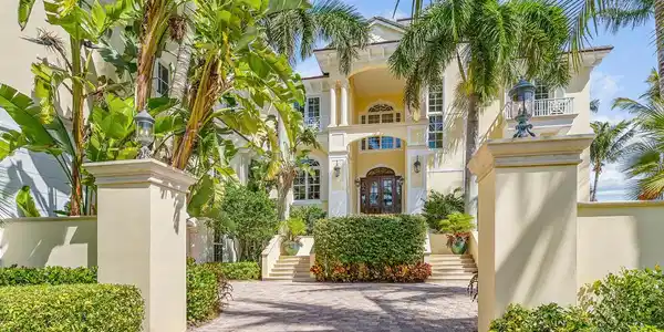 211 Beachside Drive Drive