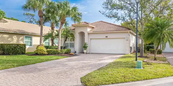 4076 NW Deer Oak Drive
