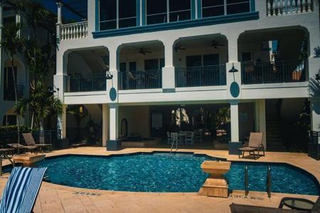 3042 Waterside Circle Circle