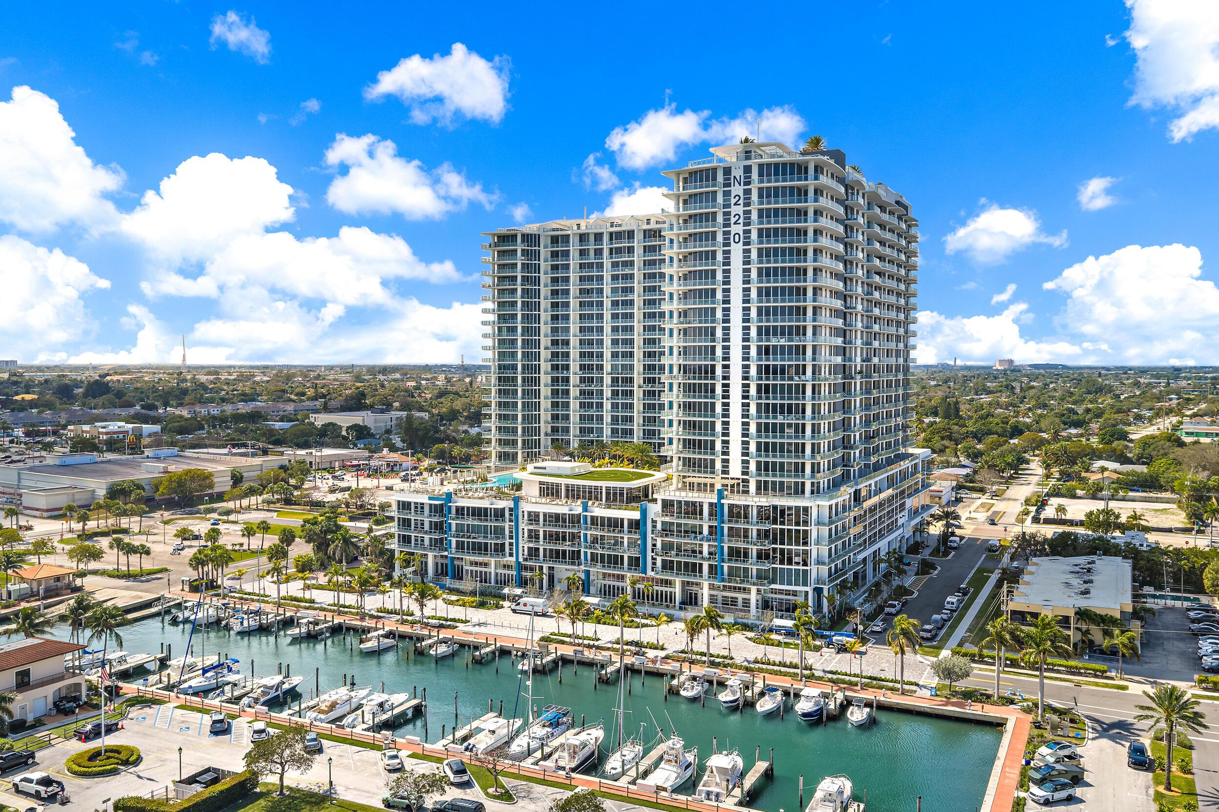 Image 3: 220 Lake Shore Dr n 1521-5