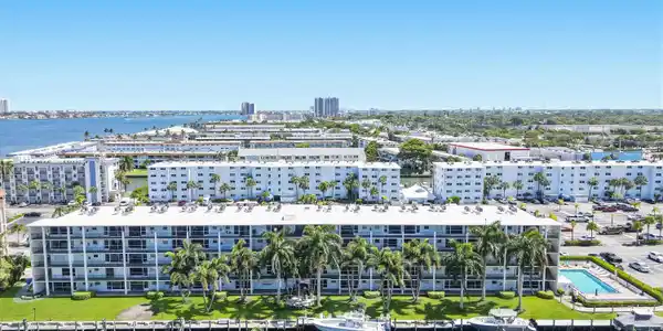 109 Paradise Harbour Boulevard