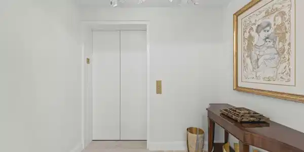 Image 2: Private elevator into your foyer