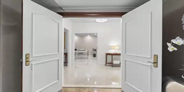 Image 3: Entrance from corridor