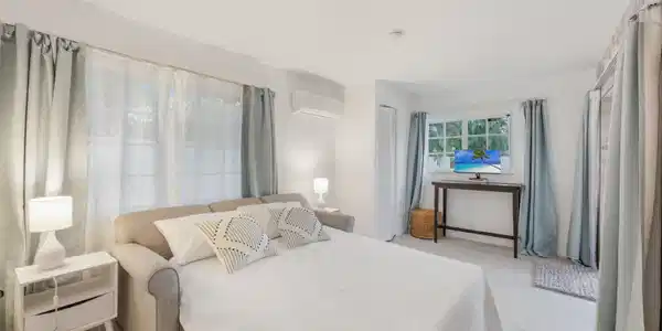 Image 4: Bedroom 3