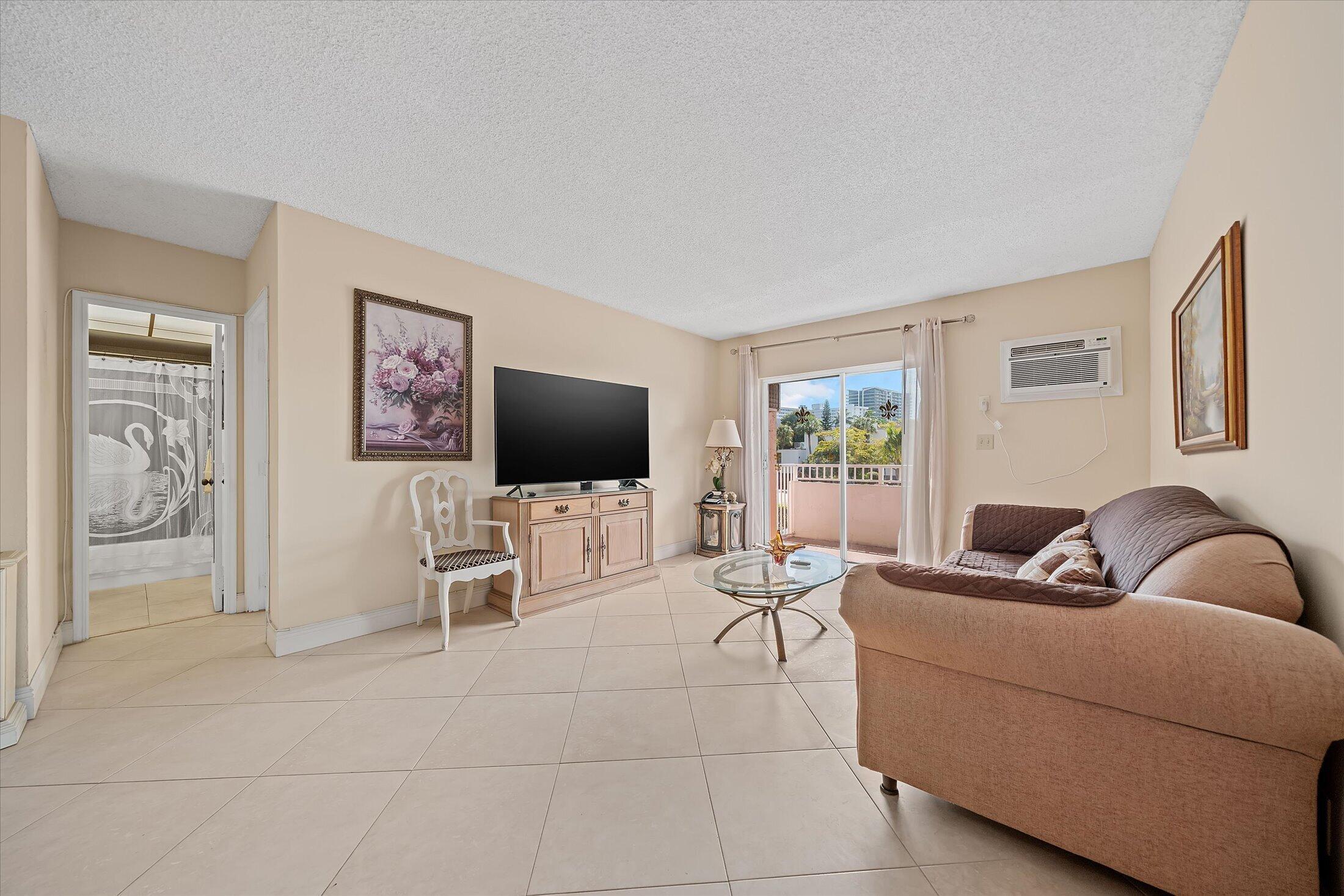 Image 4: 04-3201 NE 14th St #209, Pompano Beach-3