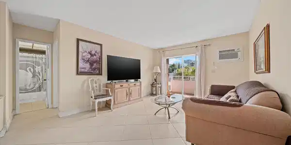 Image 4: 04-3201 NE 14th St #209, Pompano Beach-3
