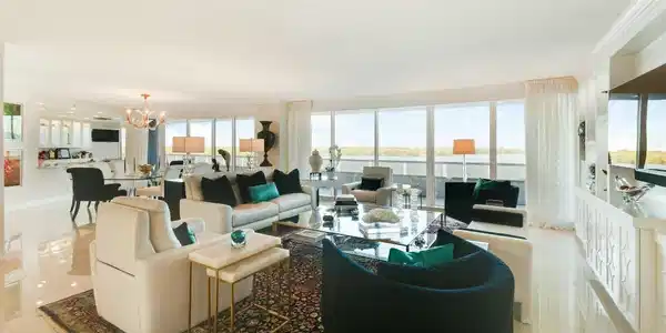 100 Lakeshore Drive