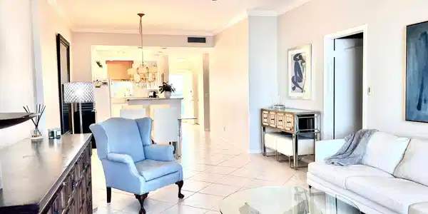 Image 4: Living/Dining