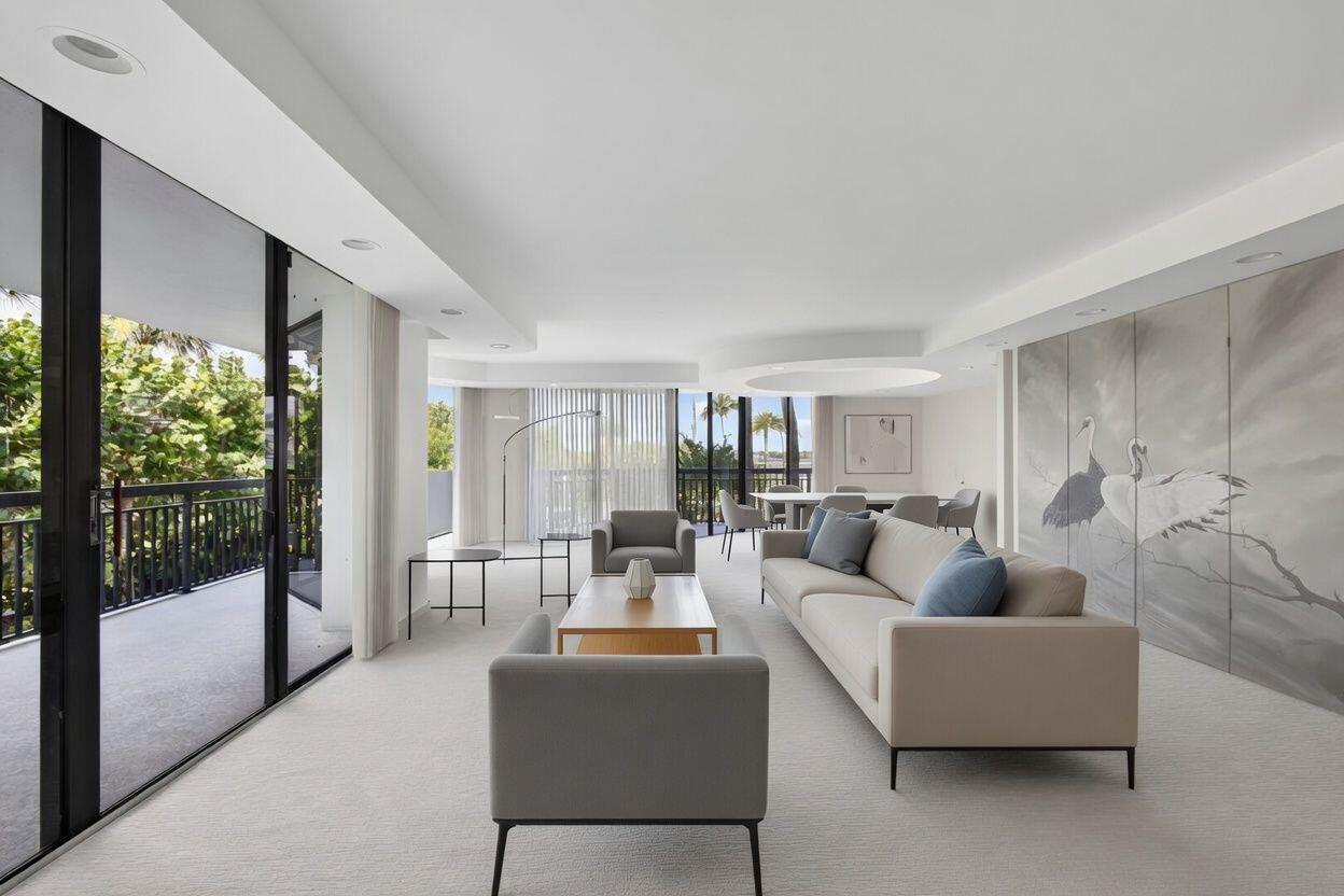 Image 3: Living room