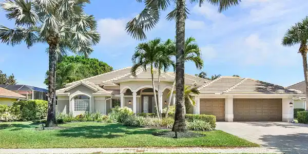 4873 SW Golfside Dr