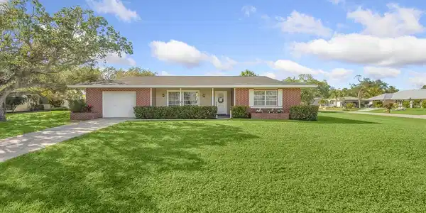 2233 5th Court SE