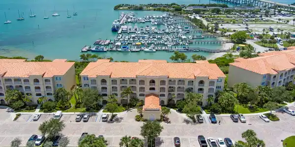 33 Harbour Isle Drive W