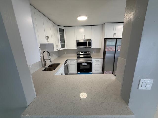 Image 4: Kitchen