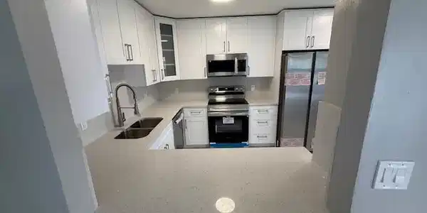 Image 4: Kitchen