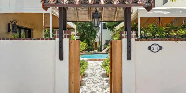 Image 4: Entrance to Building