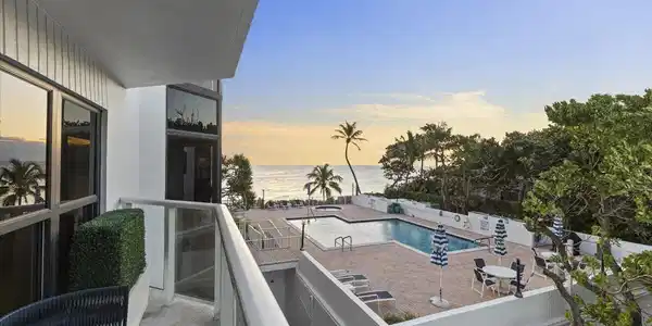 Image 4: Upper level oceanfront terrace