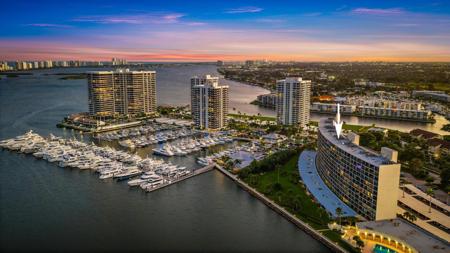 124 Lakeshore Drive