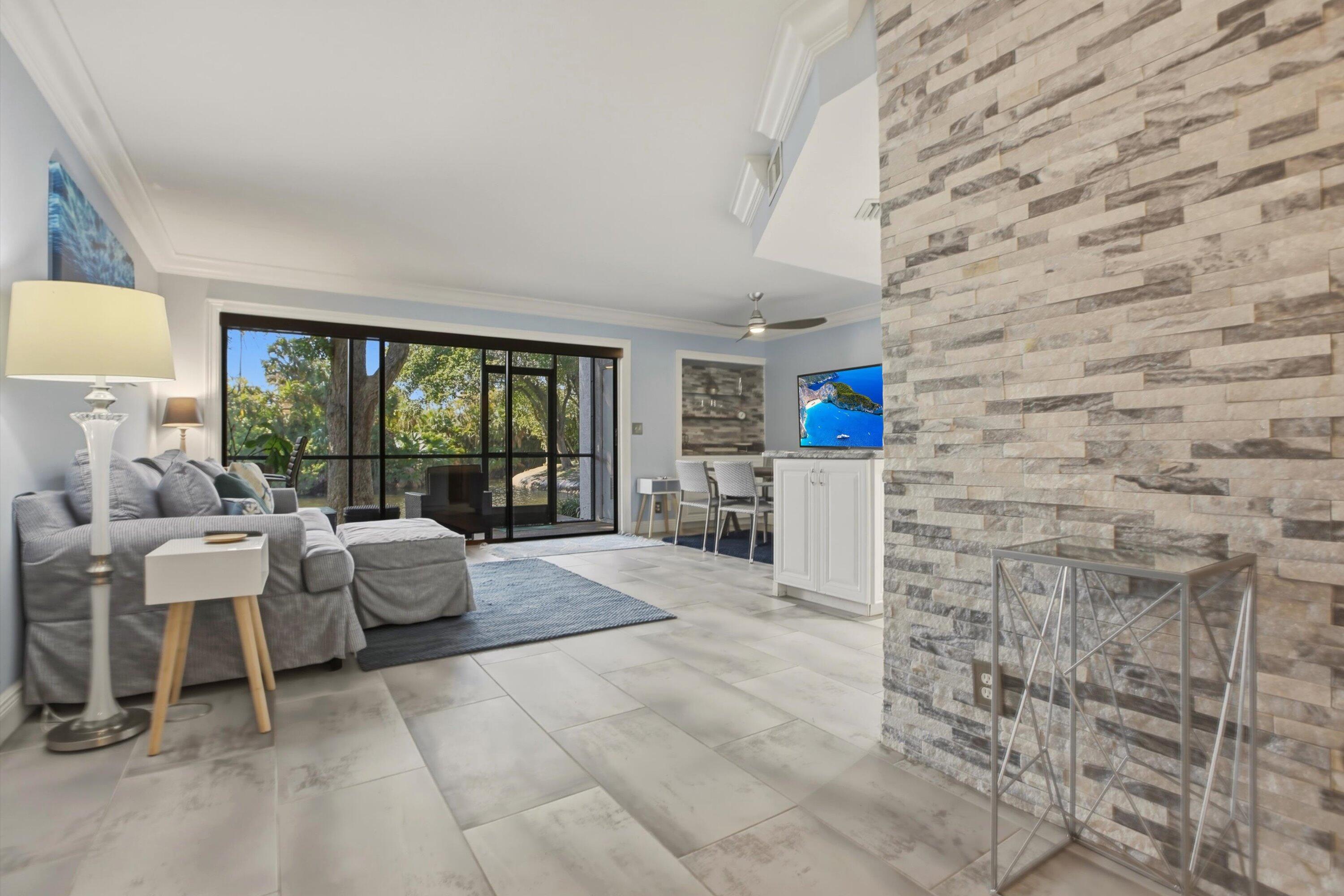 Image 4: 1605 US Highway 1 C104 living area