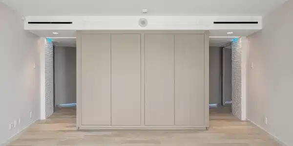 Image 4: Built-In Bedroom Closet