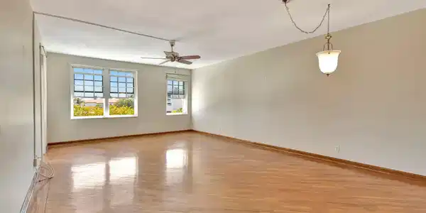 Image 3: Living-dinning room