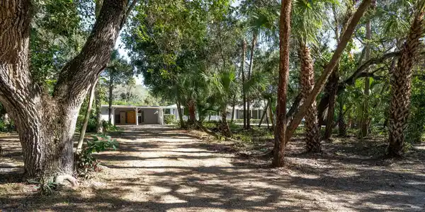 1602 E Camino Del Rio