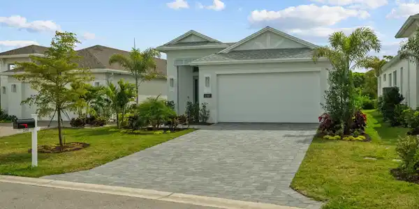 2187 Falls Manor