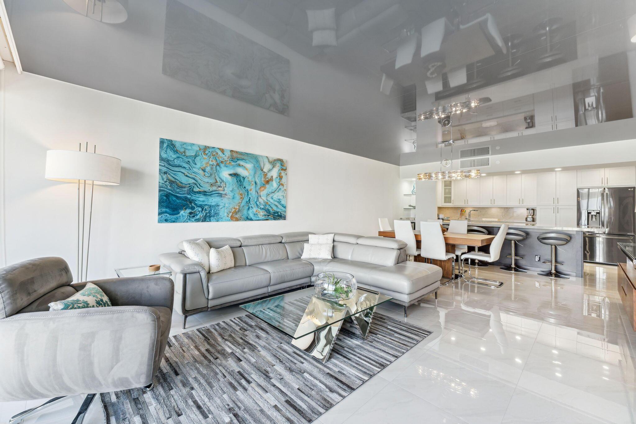 Image 3: Open floor plan with 24" porcelain tile floor