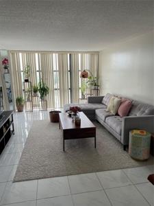 800 Parkview Dr