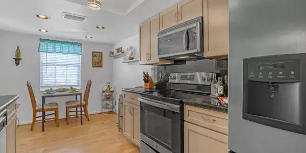 Image 3: Kitchen