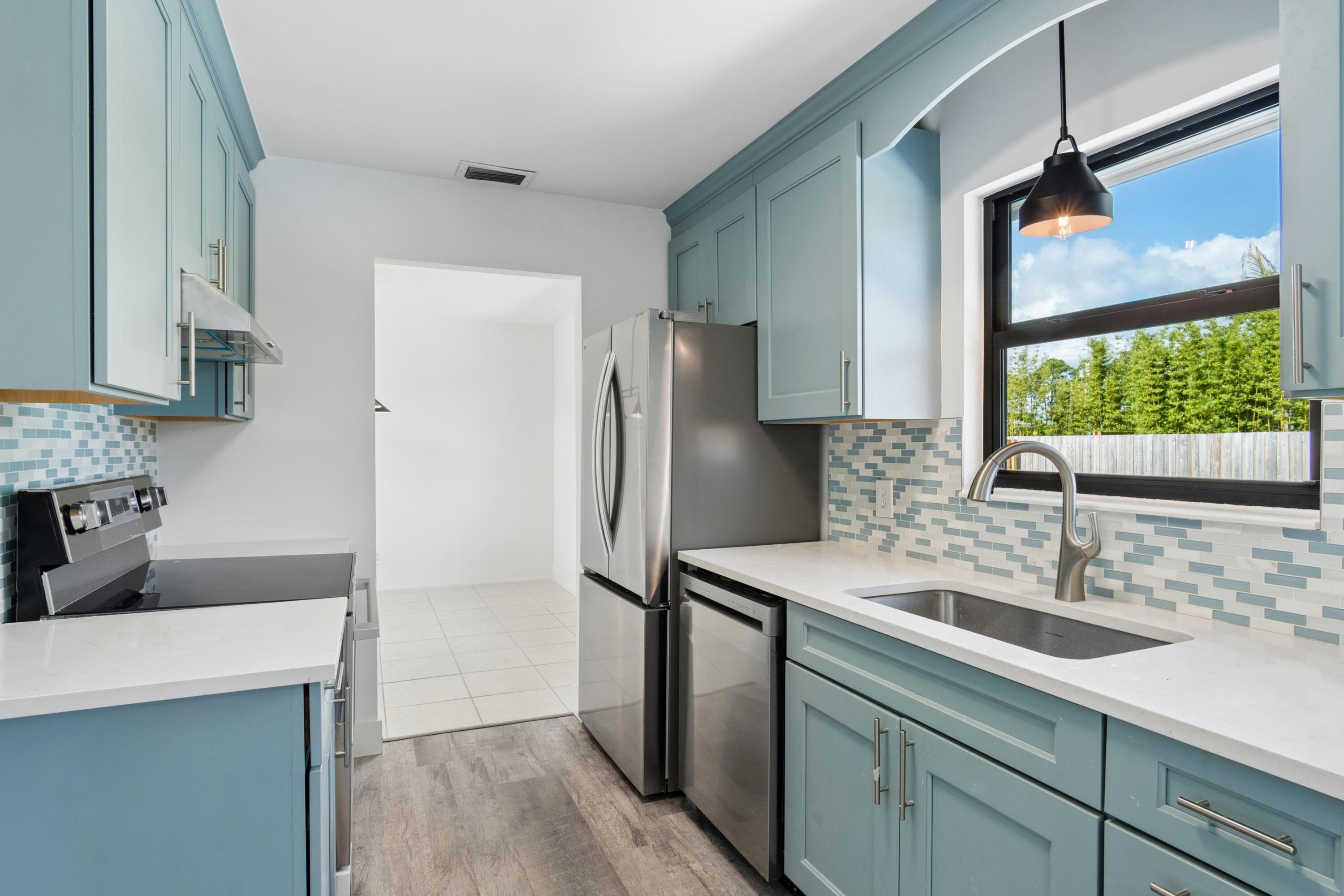 Image 2: Kitchen
