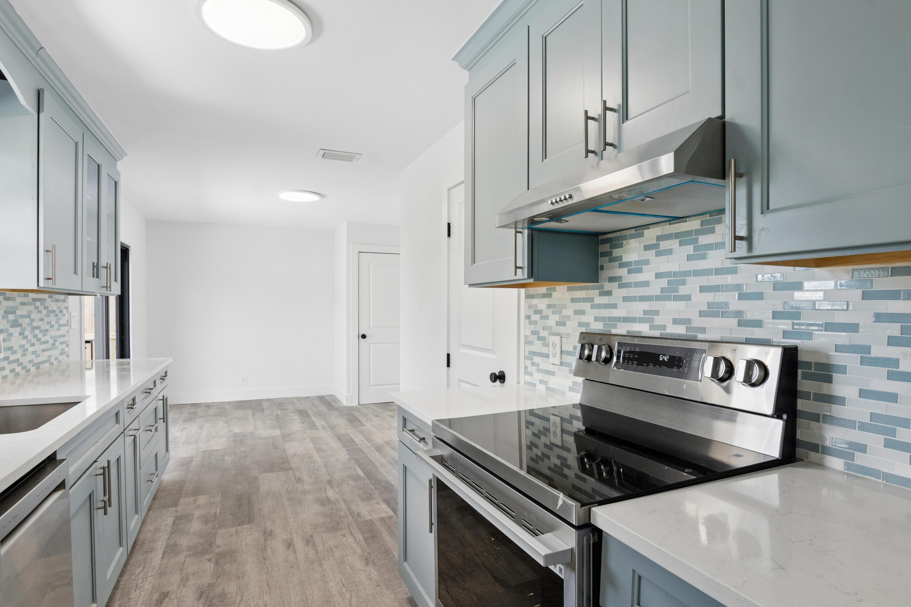 Image 3: Kitchen