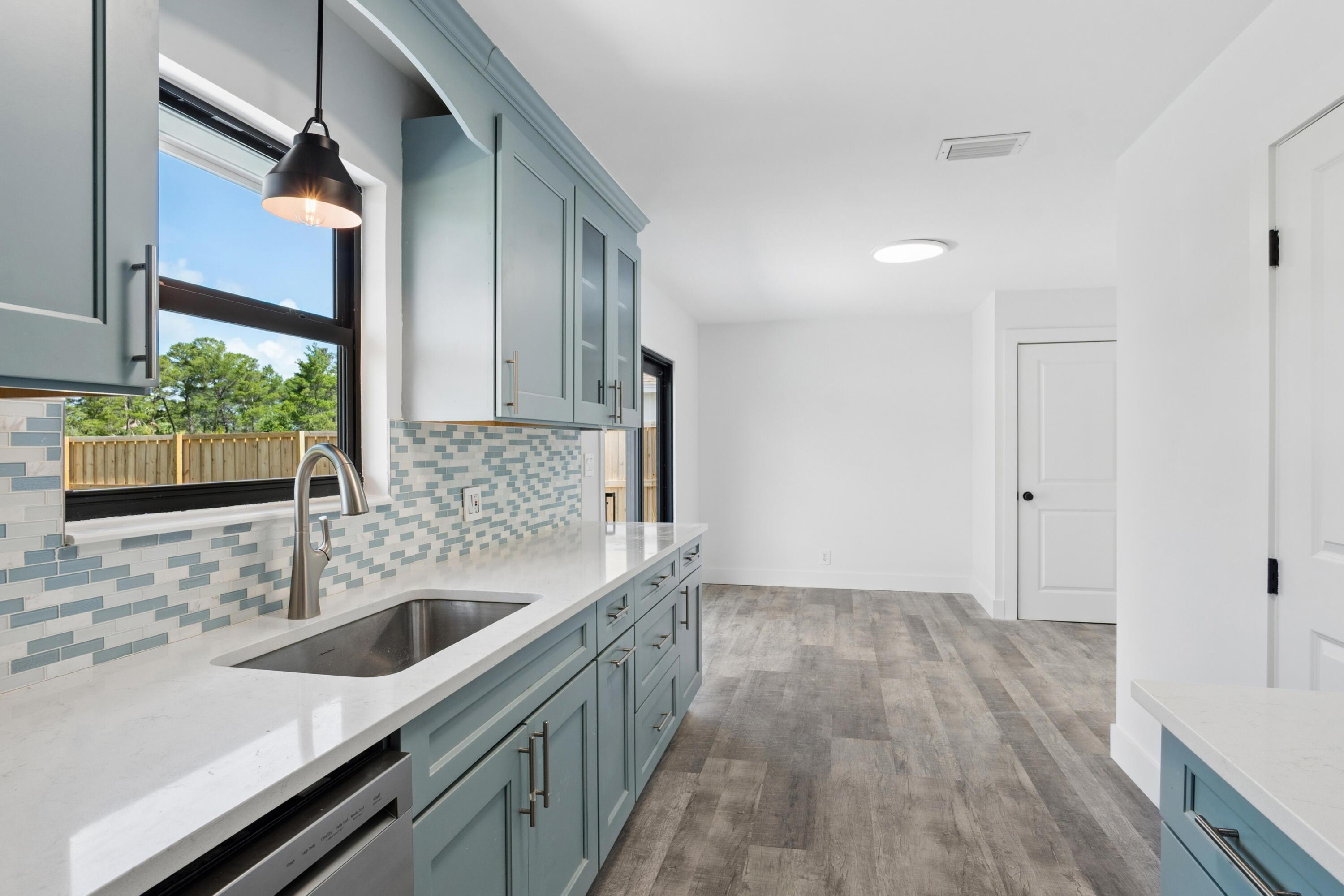 Image 4: Kitchen