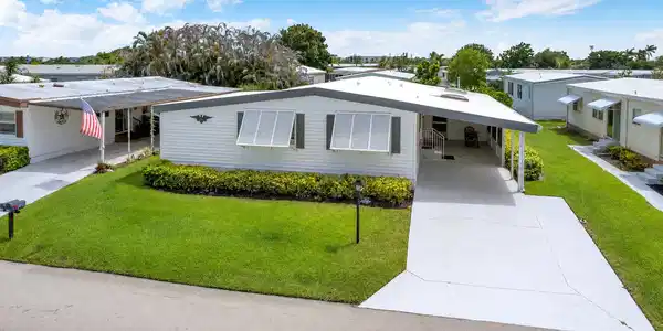 140 NE Pinelake Village Boulevard