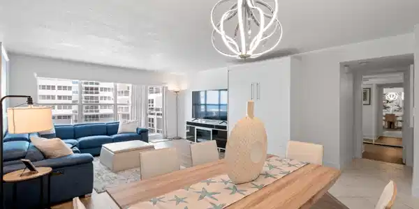 Image 2: Living room:Dining room combo