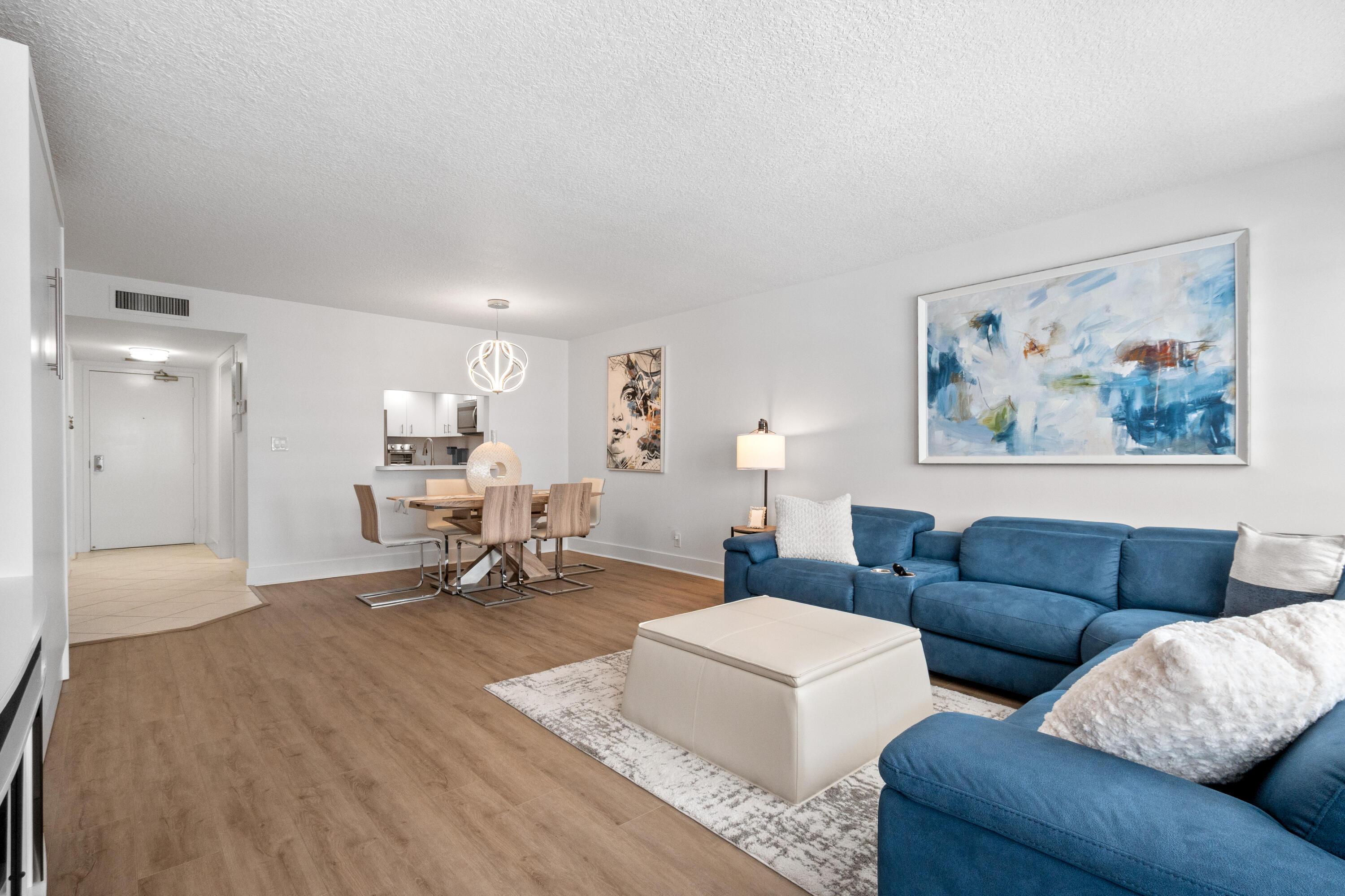 Image 3: Living Room:Dining Room #2